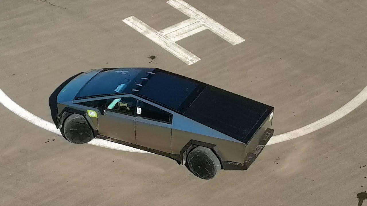CYBERTRUCK SHOWS OFF TURNING RADIUS - Tesla Gigafactory Austin 4K  Day 11/28/23 - Tesla Terafactory