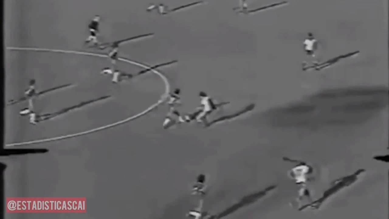 Maradona y Bochini tirando magia en la Doble Visera 1980