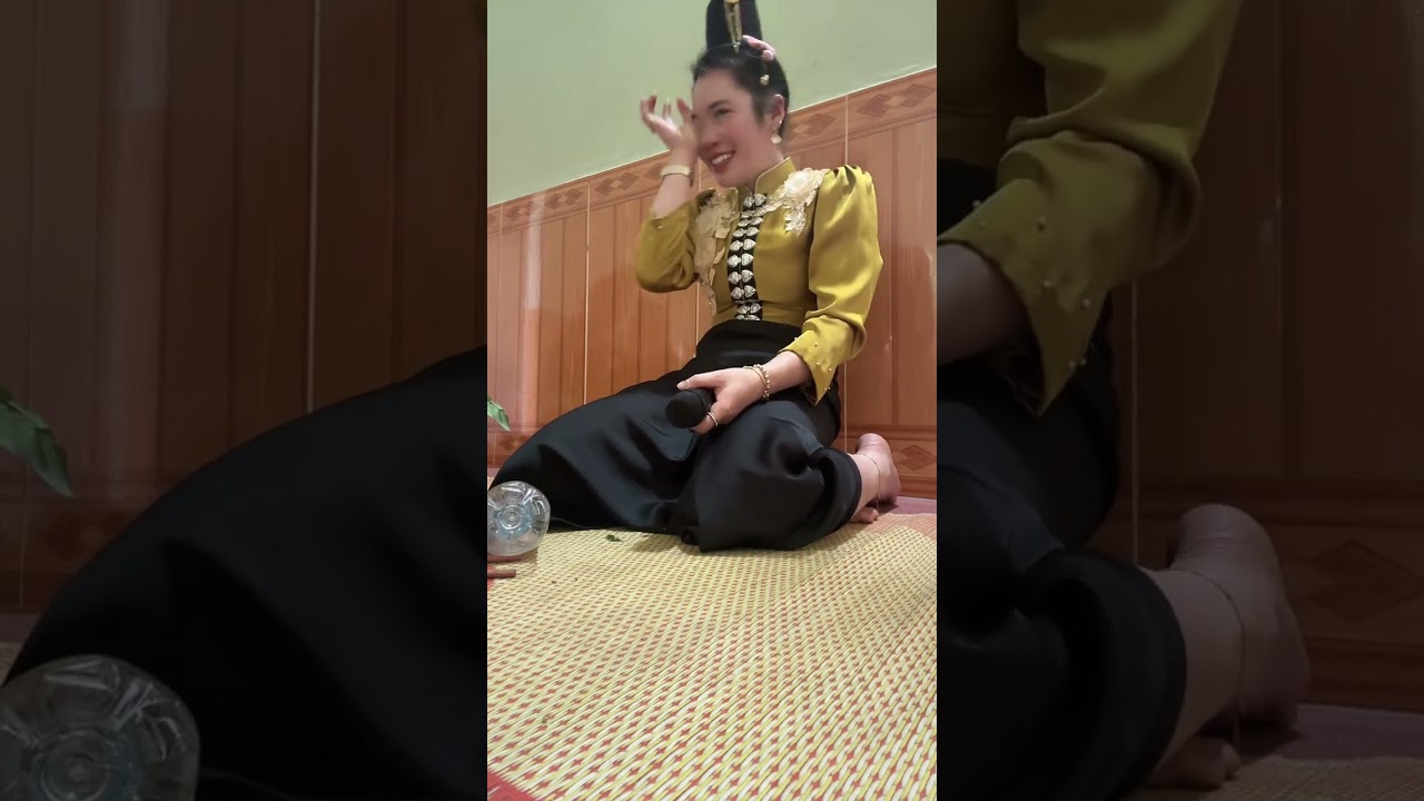 Hát xa quê đi làm về thăm mẹ thăm con. 