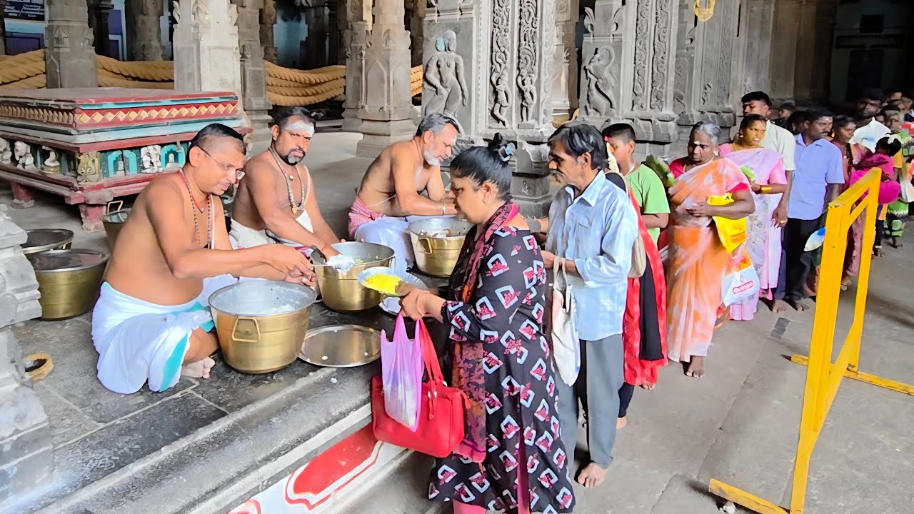 ஸ்ரீ நடராஜர் கோயில் 10.6.25 அபிஷேக நிவேதன பிரசாதம் பக்தர்களுக்கு வழங்கப்பட்டது