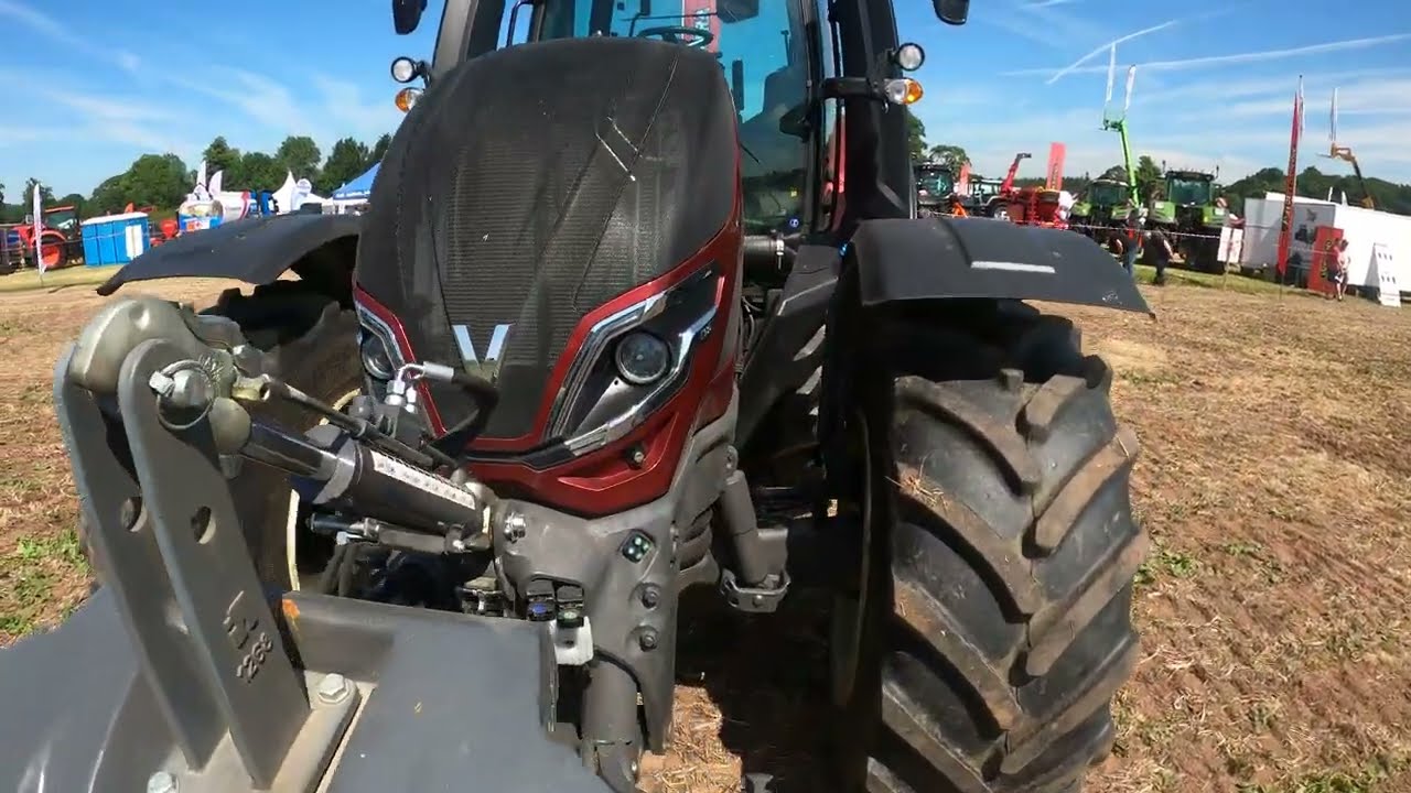 2022 Valtra T235 Unlimited 5th gen 7.4 Litre 6-Cyl Diesel Tractor (220 / 250 HP) with Horsch Joker