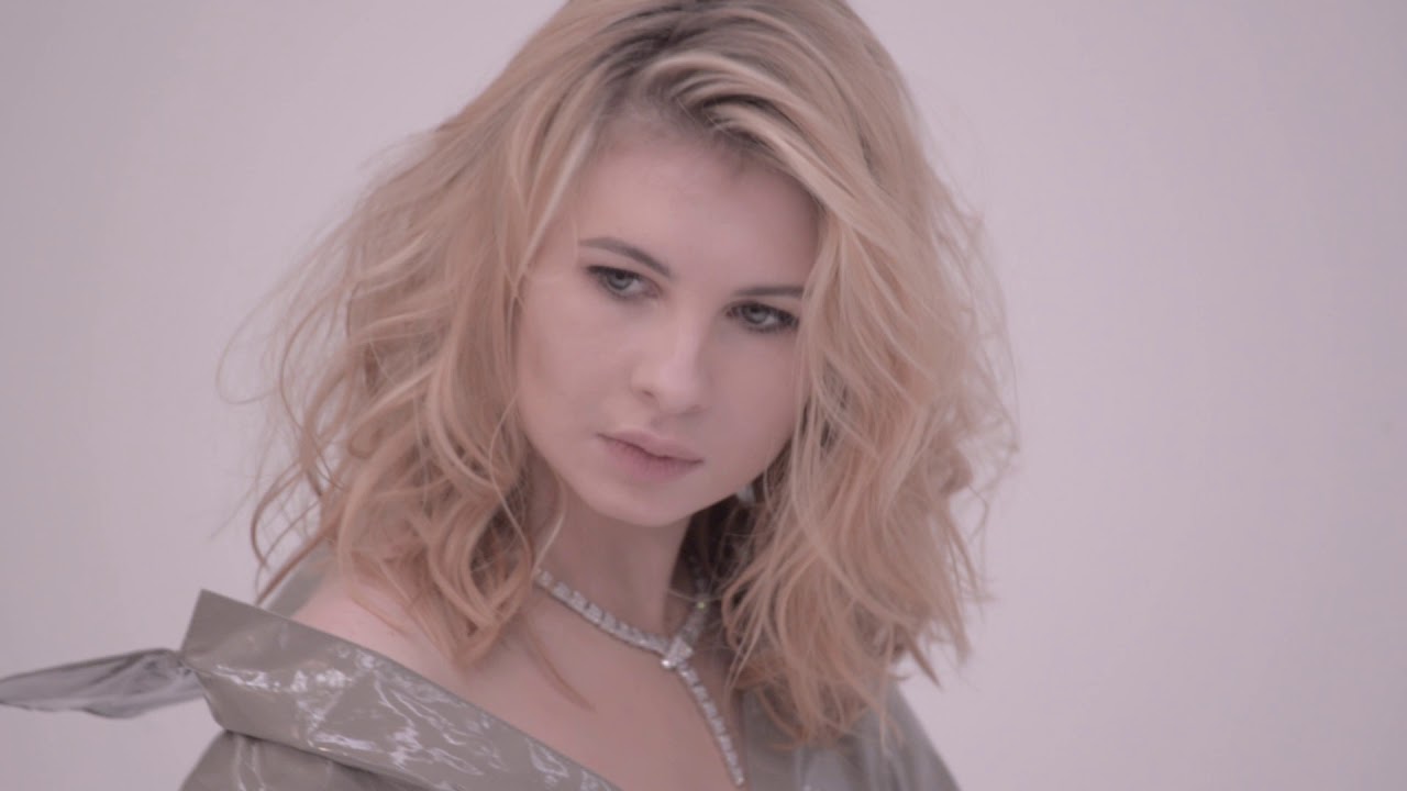 Анна Цуканова-Котт для Marie Claire