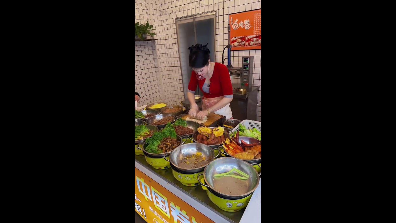 Live broadcast of street food specialties and fruit delicacies