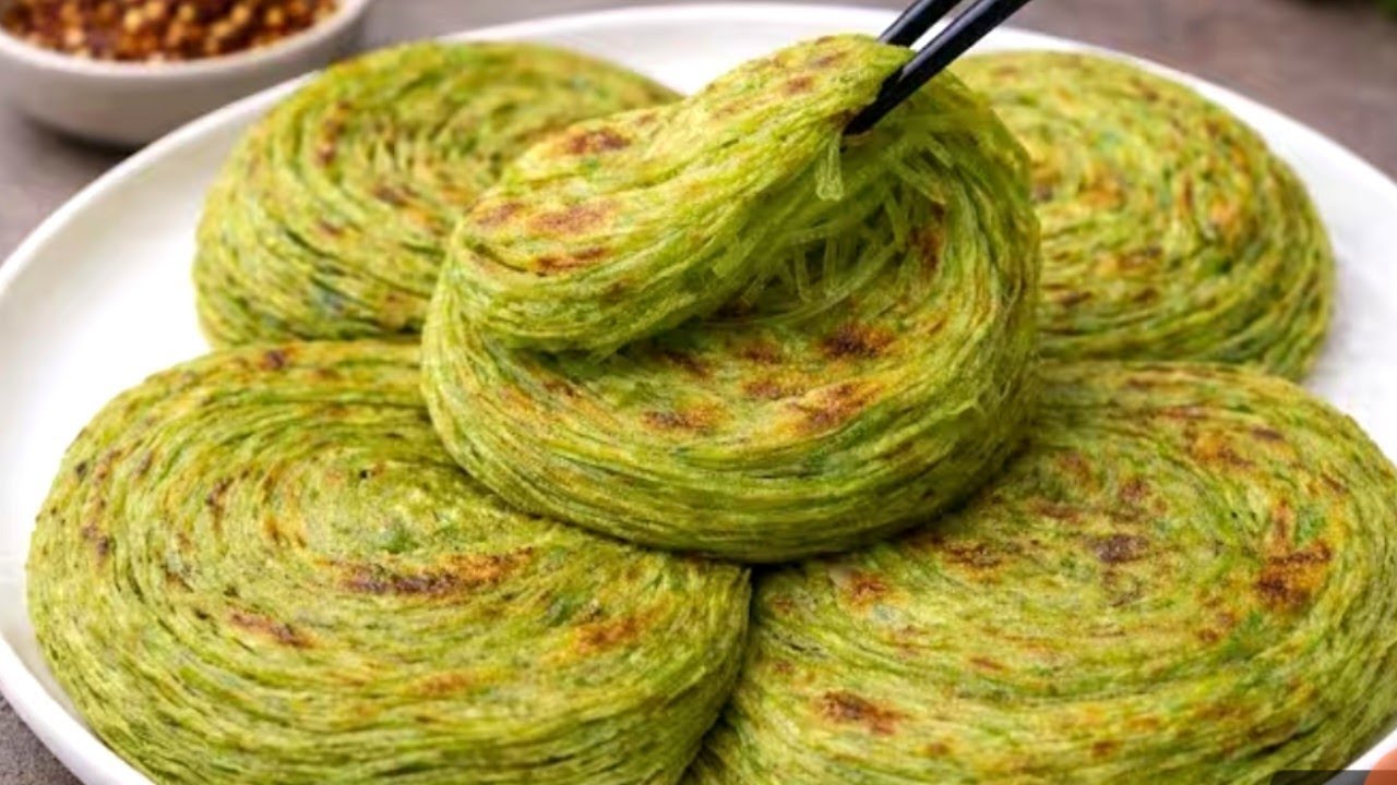 सुपर टेस्टी और हेल्दी पालक का लच्छा पराठा || lachha paratha recipe| palak recipe 😄