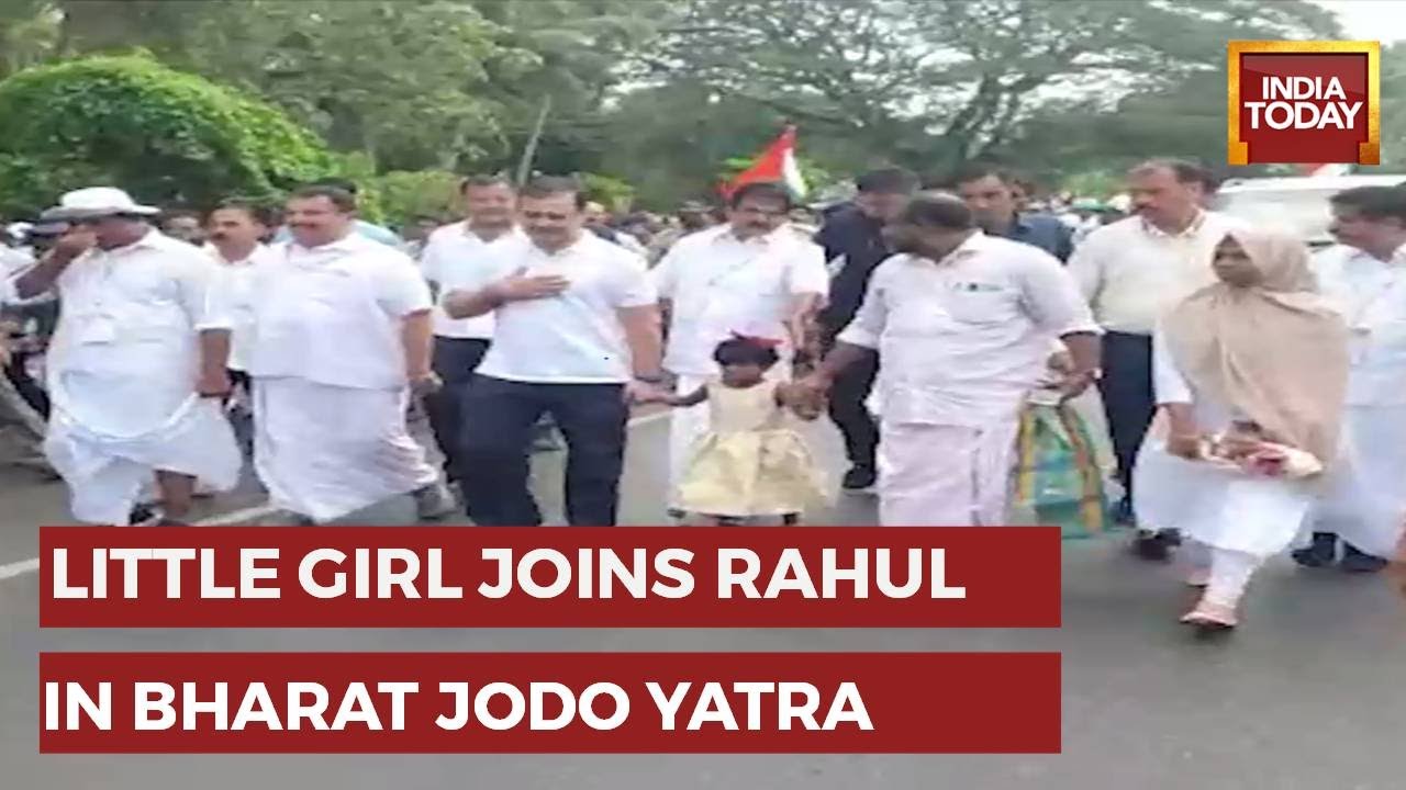 Rahul Gandhi Marches With Kids During Bharat Jodo Yatra's Kerala Leg; Watch