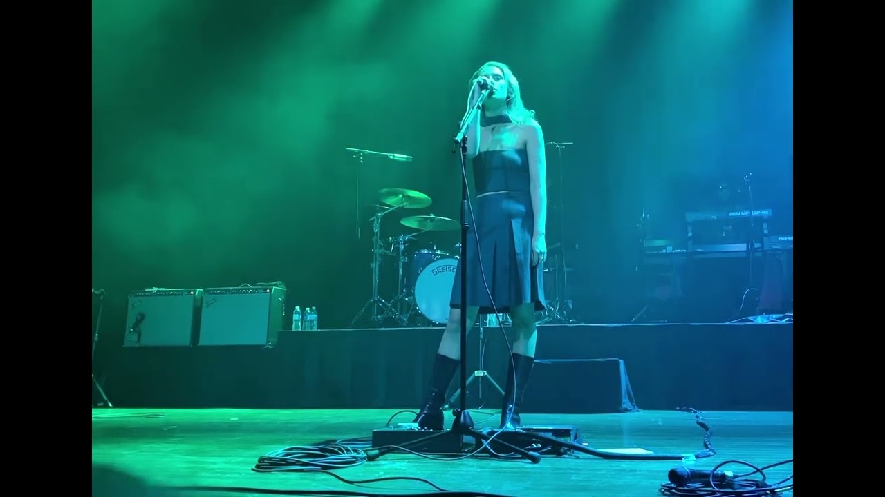 Wolf Alice - “Silk”.  Live From The Fillmore Minneapolis.  October 7, 2022.