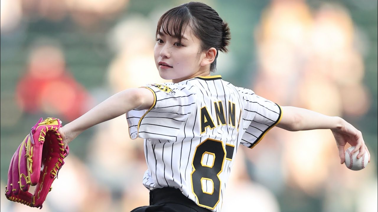 山田杏奈、始球式でノーバン目指す可憐な投球フォーム／ファーストピッチセレモニー@阪神甲子園球場