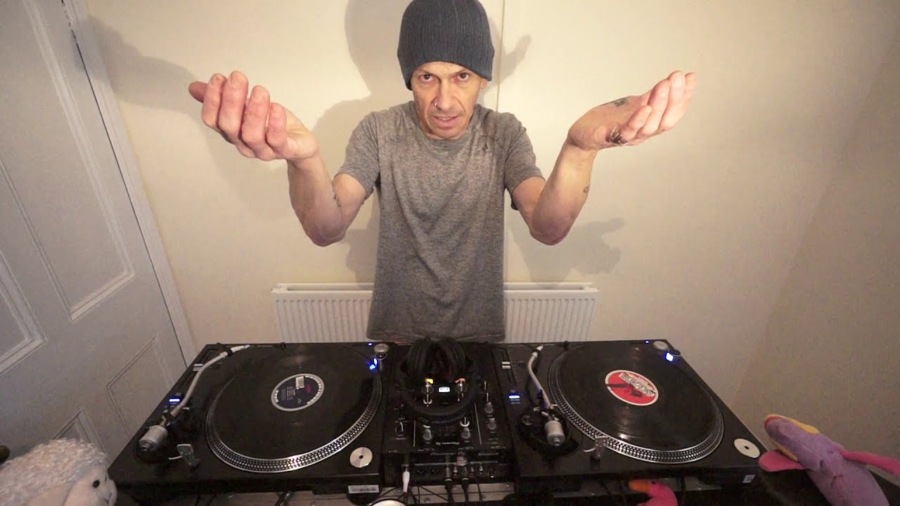 PIONEER DJ PLX-1000 CAN YOU MIX ON THEM WITH REAL VINYL LETS FIND OUT WITH ELLASKINS DJ TUTOR