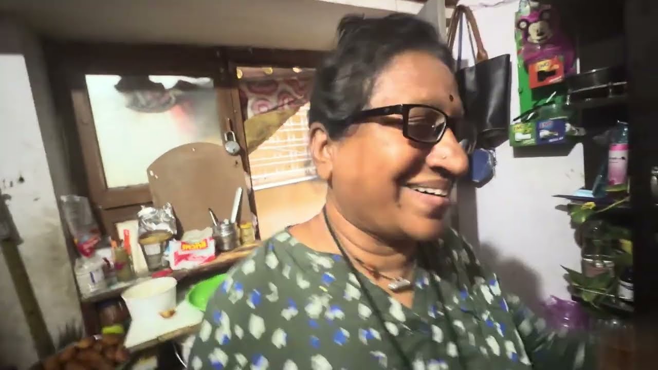 దొంగ నవ్వులు నవకండి ఇద్దరు చెప్తున్నా 