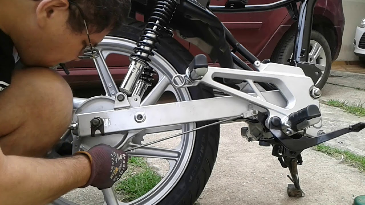 Comprei uma  CBX 200S strada  parte 20. Montando Varão de freio traseiro