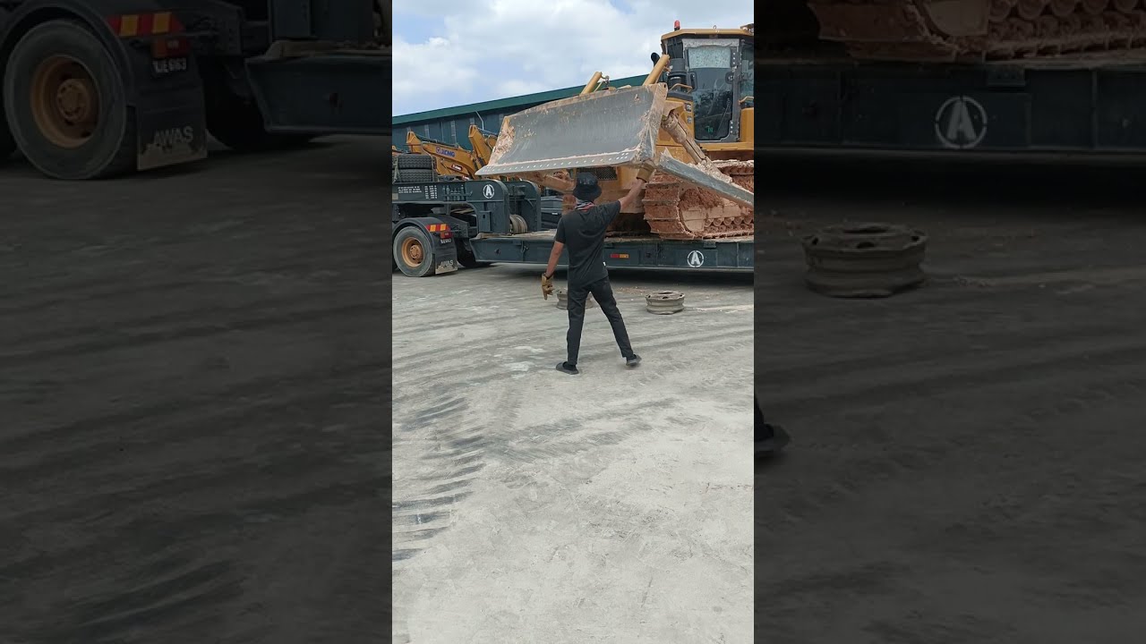 No Ramp! Dangerous Bulldozer Unloading from Truck 😱 | Extreme Heavy Equipment Skills