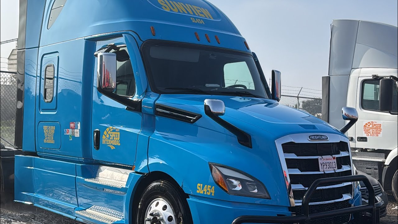 Behind the scenes of truck life🚍