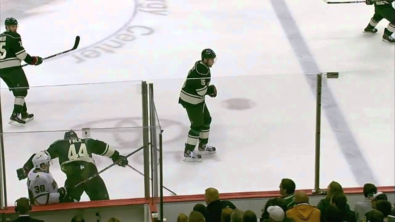 Justin Falk hammers Vernon Fiddler HD