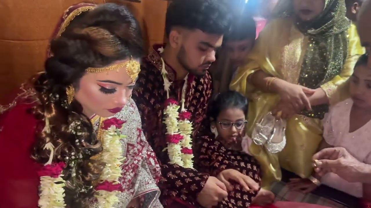 শাশুড়ি বরন করছে  জামাই কে