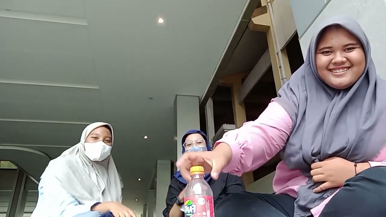 Yang singkat aja 💫