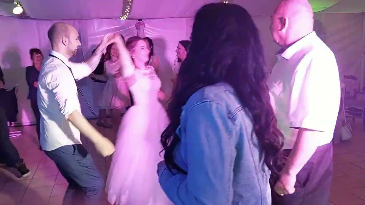Retró DJ esküvőn