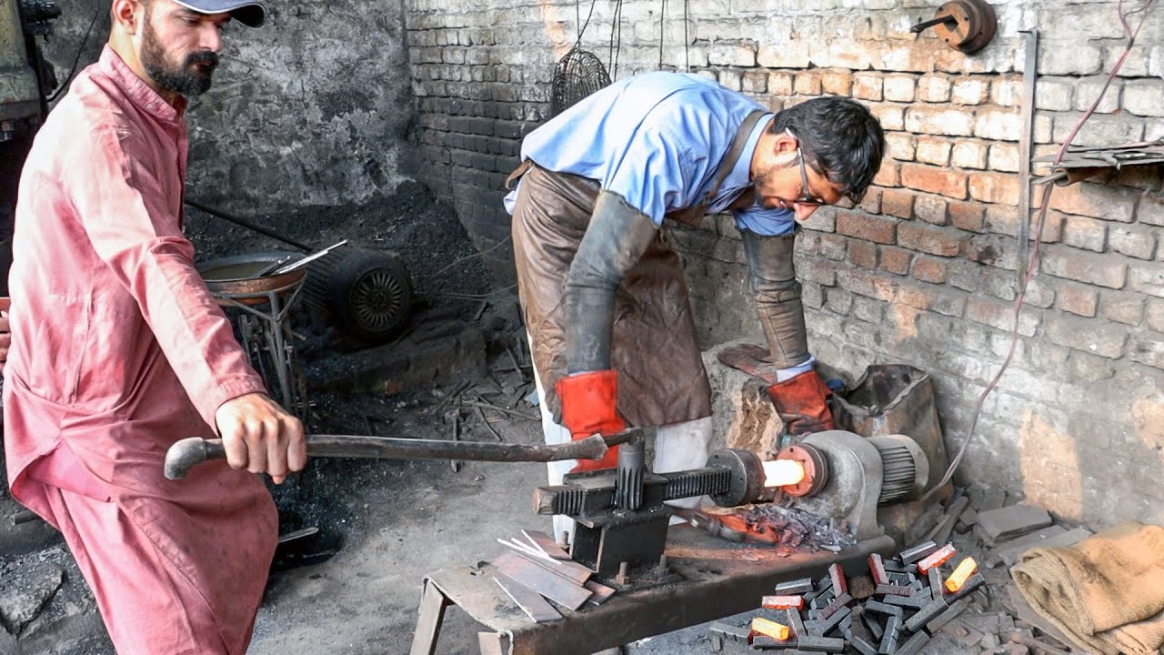 Amazing Process of Making Hunting Axe from Rail & Carbon Steel