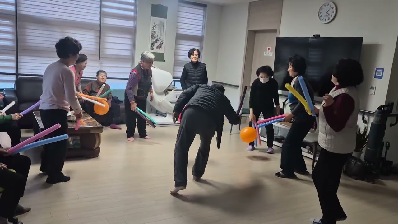 대한노인회 경신시지회  하늘채   풍선치기  앗싸~~