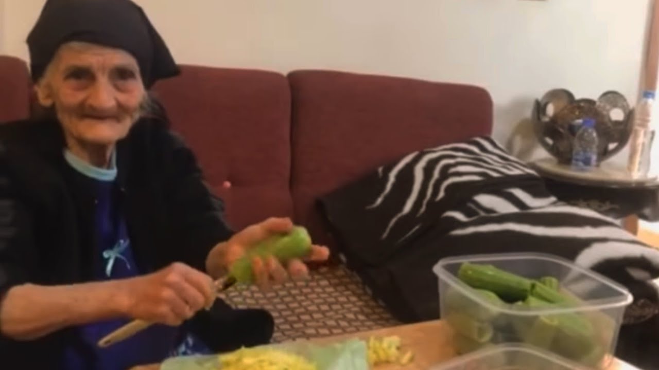 كوسا محشي من ايدين تيتا سلام 🍆🥒في أسرار الطبخة 🤫 🥰