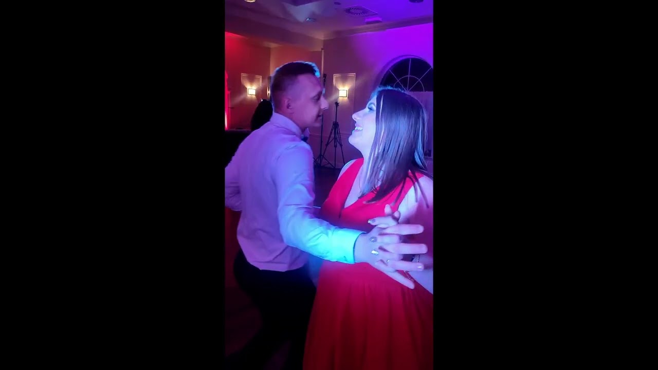 DUO-Music DJ/akordeonista/klawiszowiec plus śpiewająca wodzirejka - fragmenty wesela