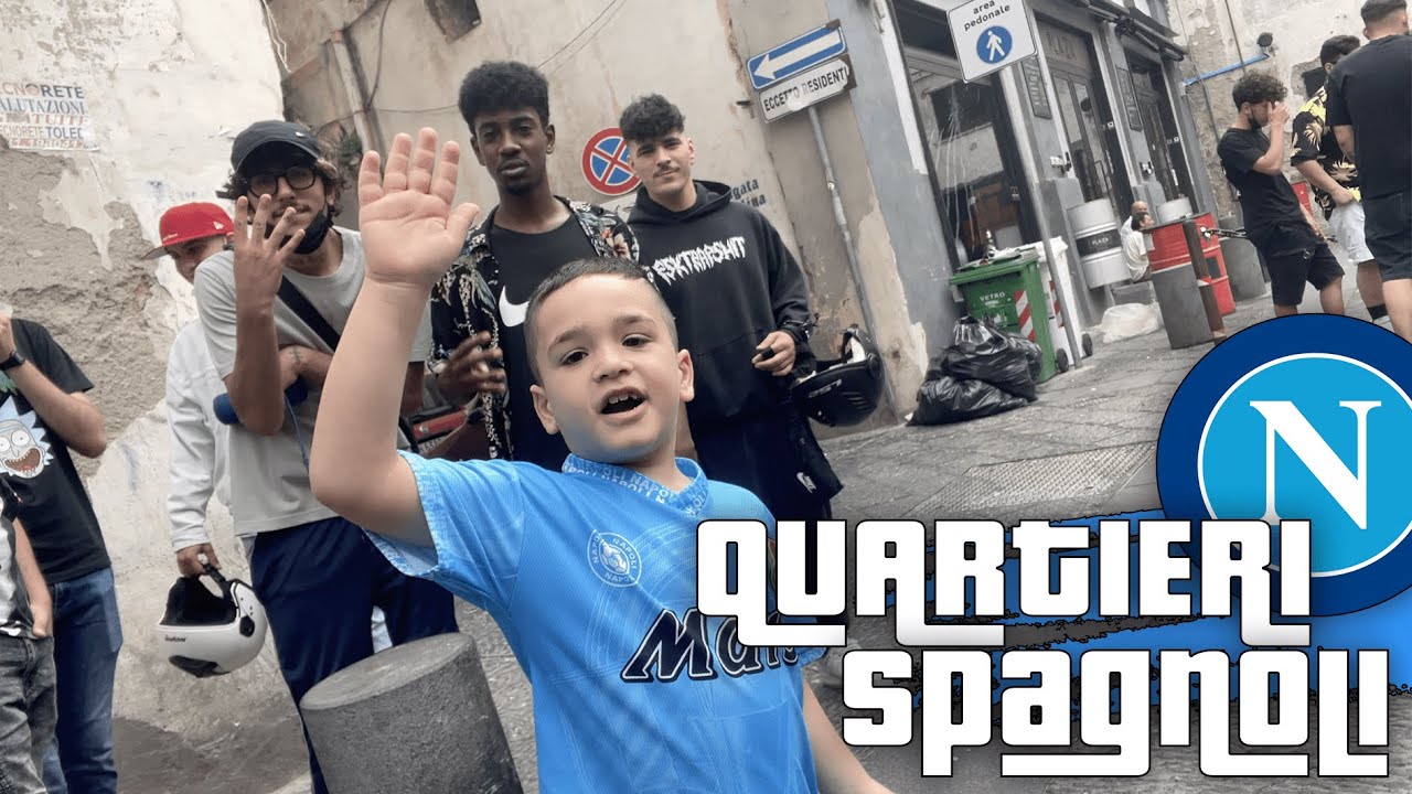 GabMorrison - Quartieri Spagnoli : Le quartier légendaire de Naples (avec 21 British Palace)