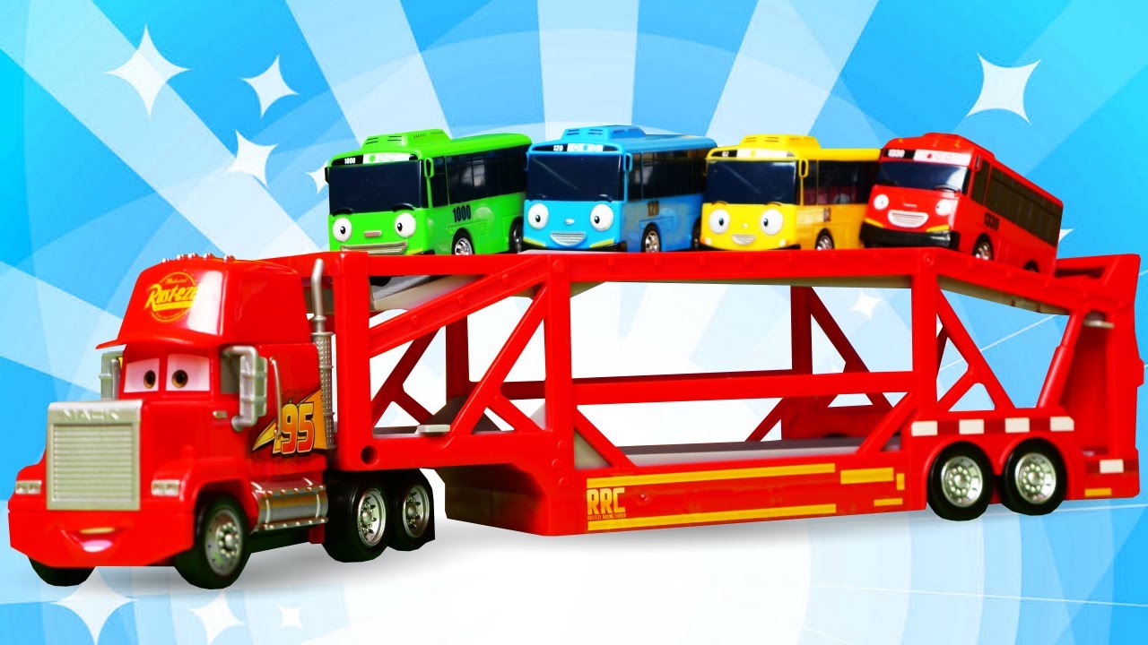 Wir packen Spielzeug aus. Der Autotransporter. Video mit Spielzeugautos.