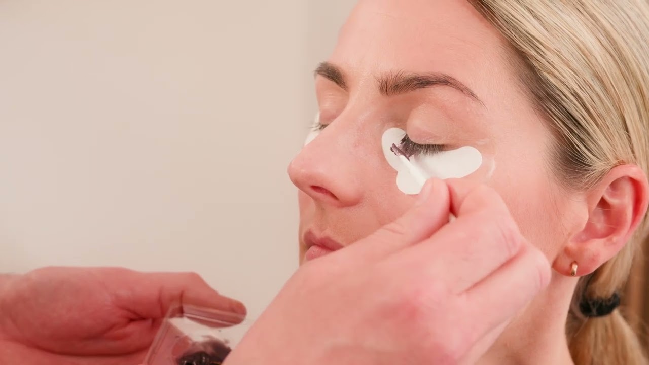 STAGECOLOR Eyelash & Eyebrow Color – Anwendung Wimpern
