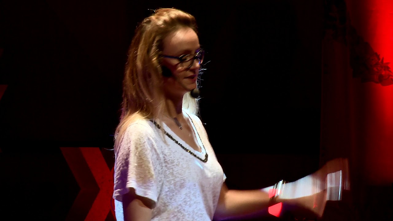 Ile potrzeba traktor&oacute;w, aby zdobyć świat? | Magdalena Urbaniak | TEDxKoszalin