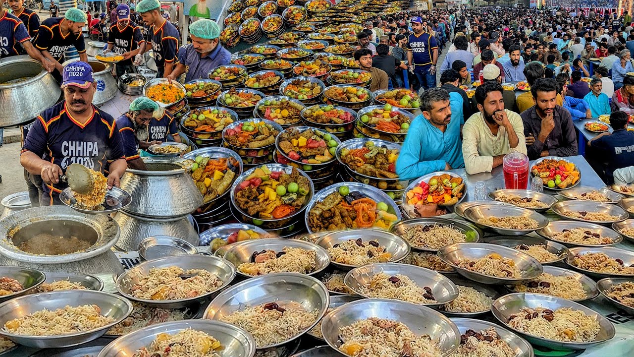 ROADSIDE BIGGEST RAMADAN IFTARI IN PAKISTAN | FREE FOOD IN RAMADAN | RAMADAN STREET FOOD