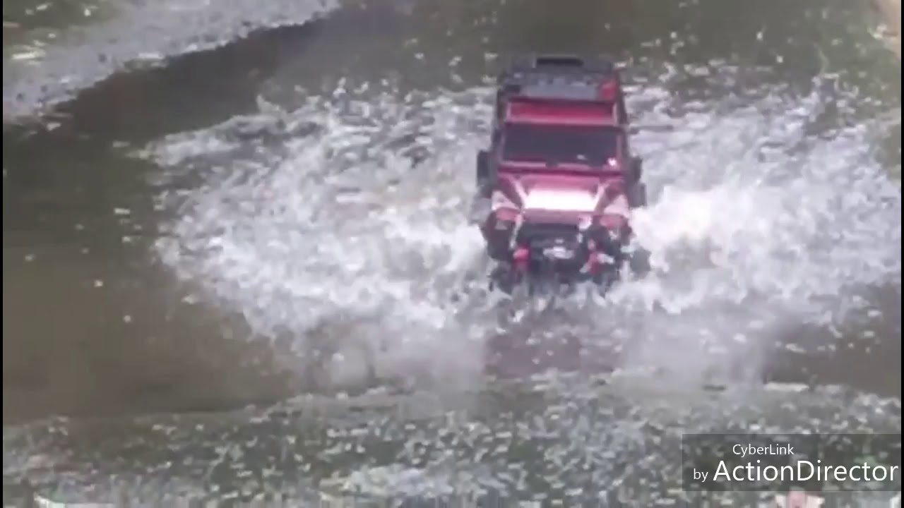 Traxxas trx4 on water(2)