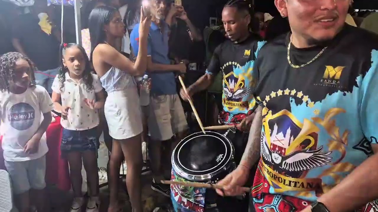 Banda Metropolitana 2025 marcha Whisky