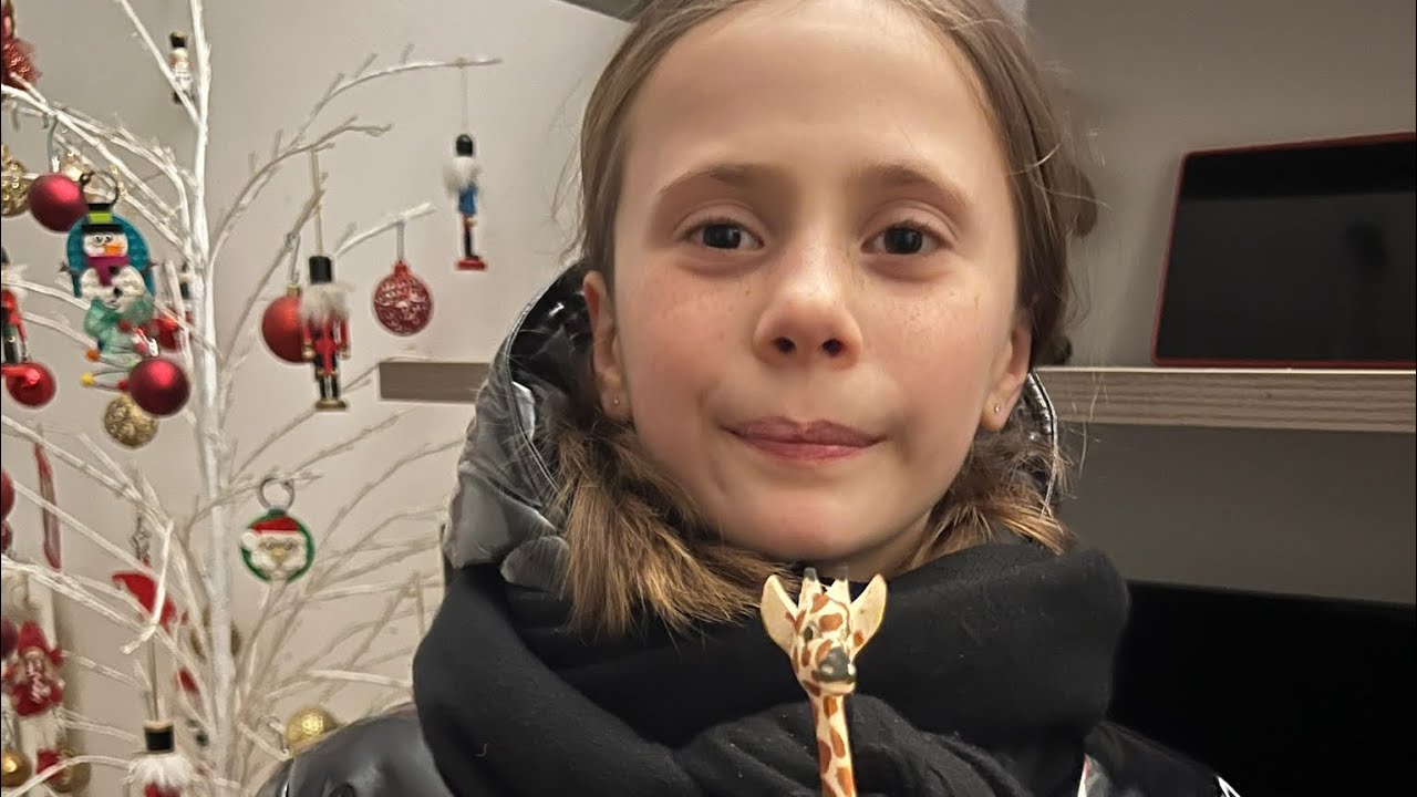 Maurizio porta un regalo ad Alice da molto lontano