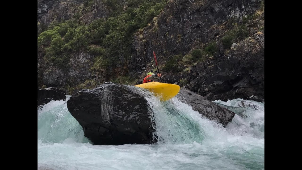 KAYAK EN EL RIO HIELO - CORCOVADO - CHUBUT AVENTURA PATAGONIA