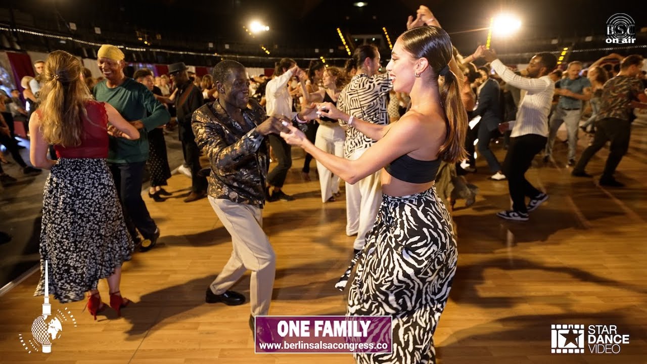 Mouaze Konaté & Kelly Iordanidou ~ social dancing @ Berlin Salsa congress Productions 2023