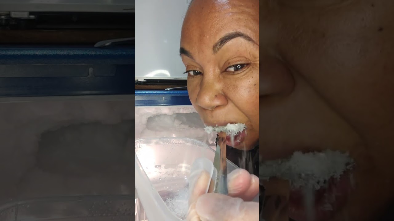 ASMR / EATING CRISPY ICE / BLUE FRIDGE 💙💙