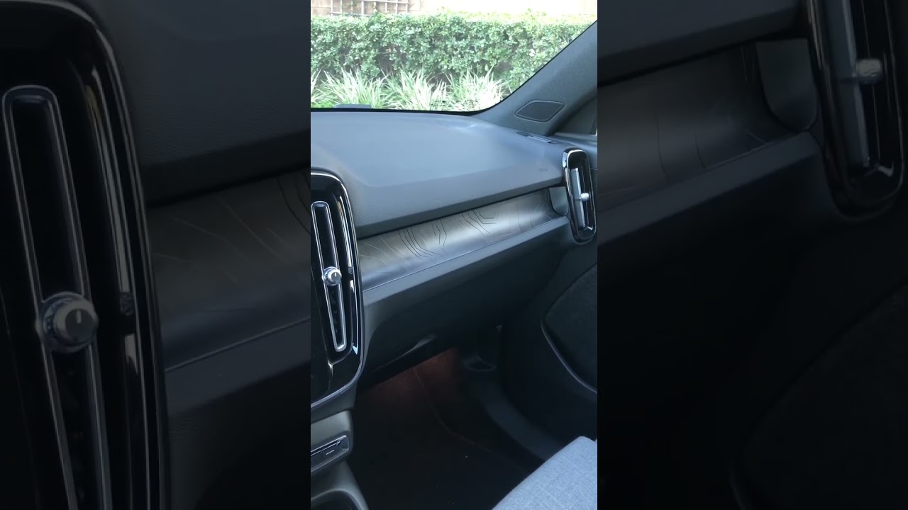 The 2023 Volvo XC40 Recharge Twin Ultimate AWD Dashboard Lighting