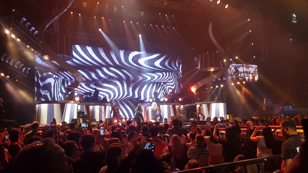 Britney Spears - Circus/If U Seek Amy - Live in Manila