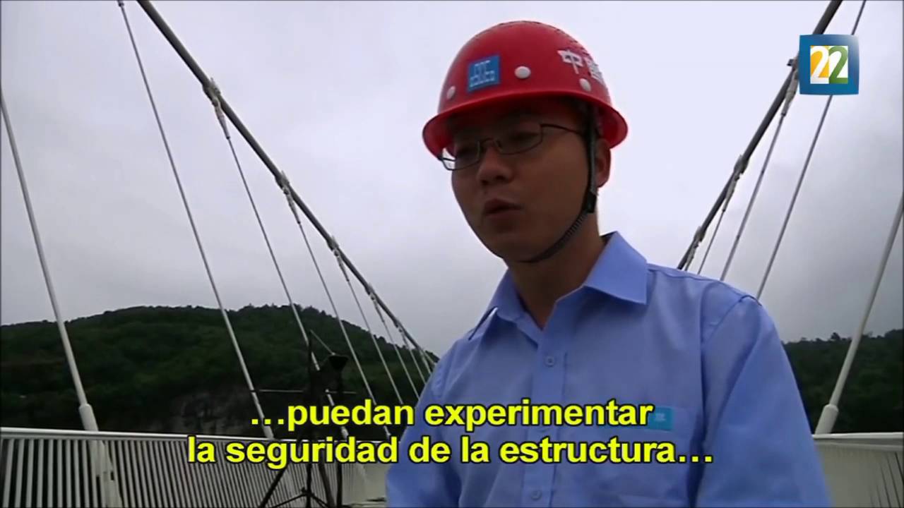 El puente de cristal más grande del mundo en China