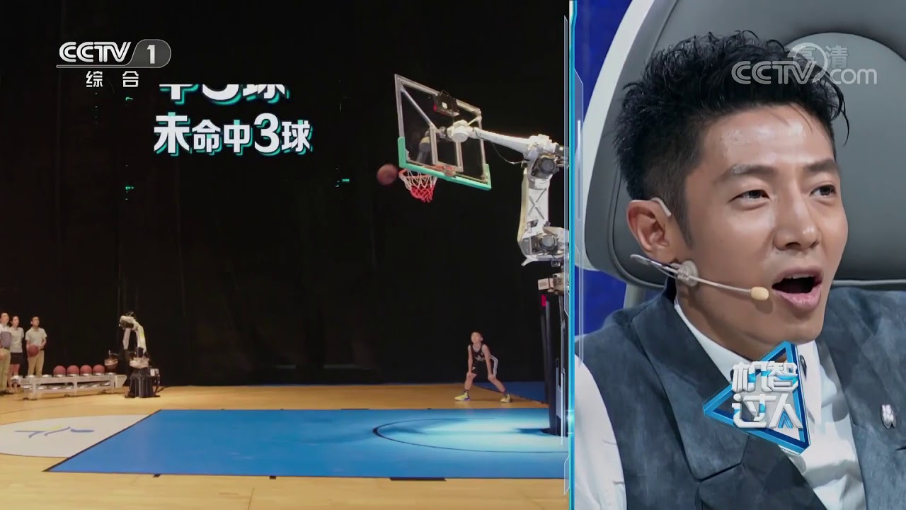 [机智过人]第一场比拼：林书豪大战篮球机器人 “传奇后卫”李群现 | CCTV