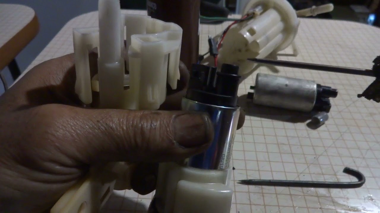 Como trocar o refil da bomba da FAZER 150 ano 2015 e veja o baile que a bomba me deu. Leia descrição