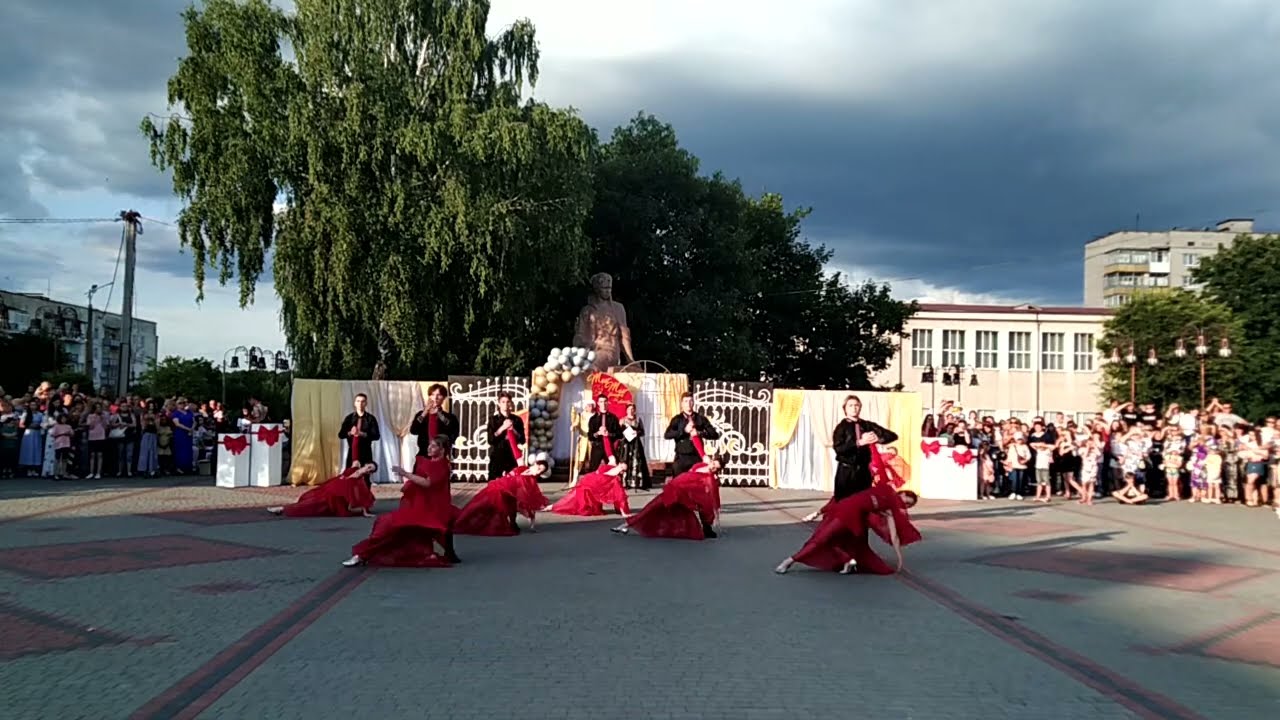 Випуск 2021. 'Гуцулка Ксеня' ( танго випускників)