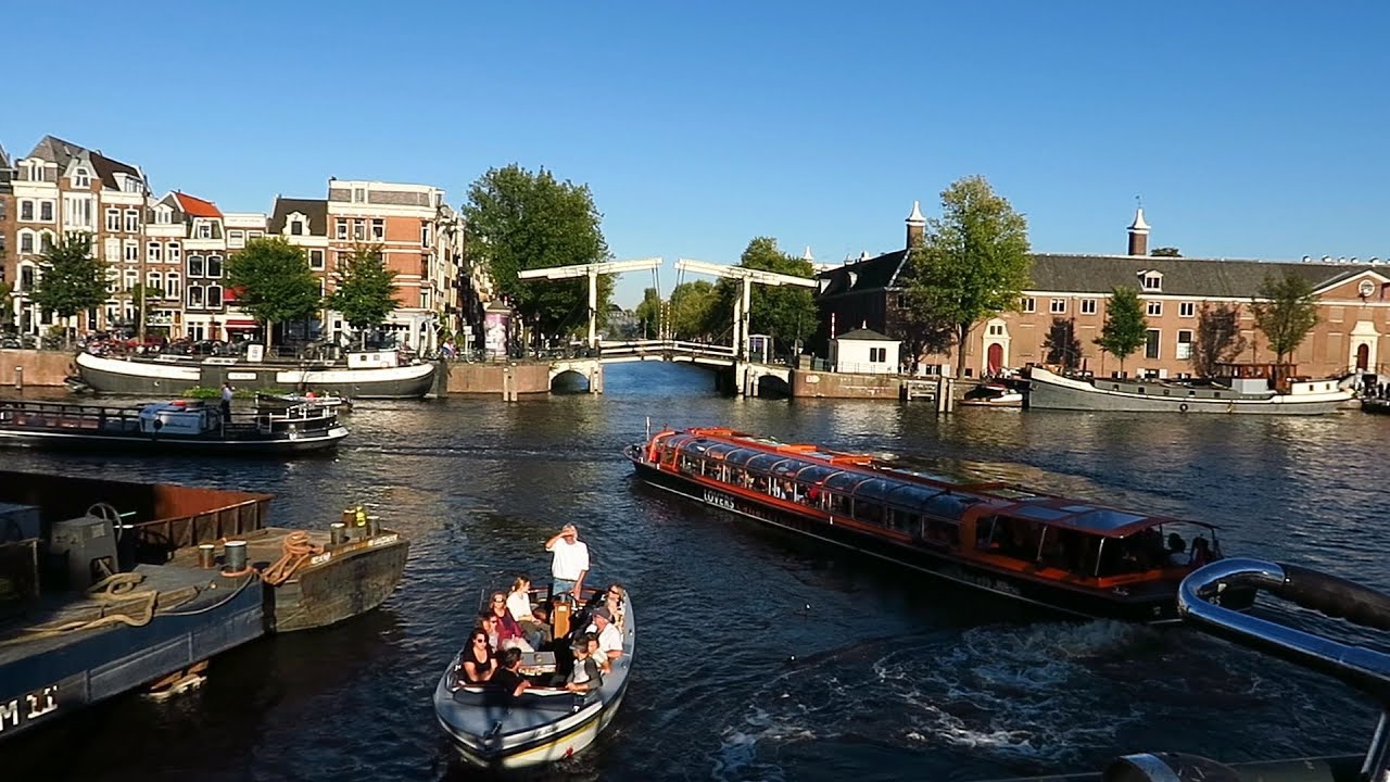 Magere bridge in Amsterdam | Magere brug Amsterdam