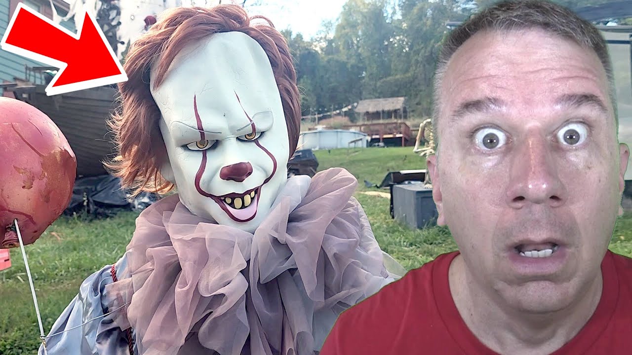 PENNYWISE IN THE YARD!