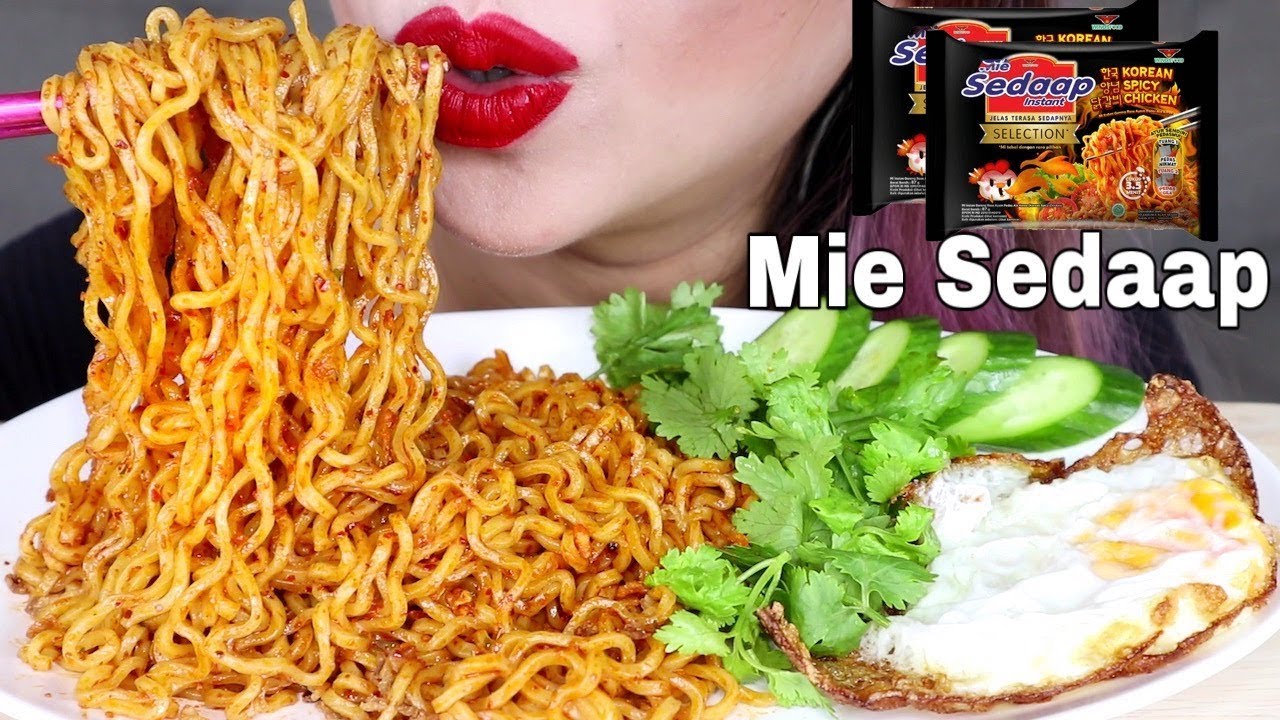ASMR *BIG BITES* MIE SEDAAP NOODLES KOREAN SPICY CHICKEN | EATING SOUNDS (No Talking)