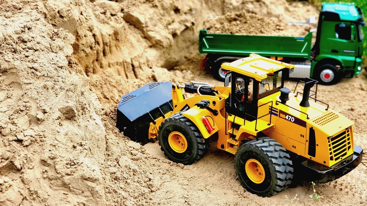 Super Realistic RC Wheel Loader Loading Sand In Truck! | Full Hydraulic Loader | RC Trucks!