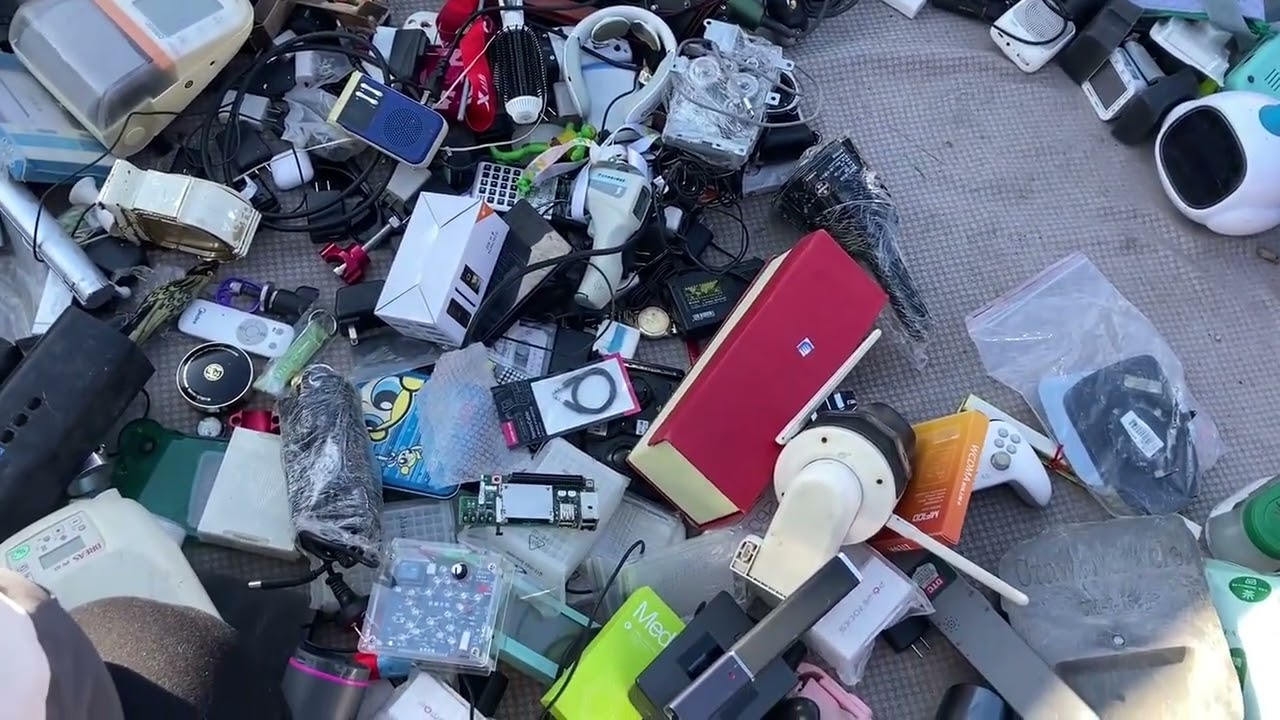 在售最新款万兆路由器都出现在地摊市场了大城市里真有好东西捡漏