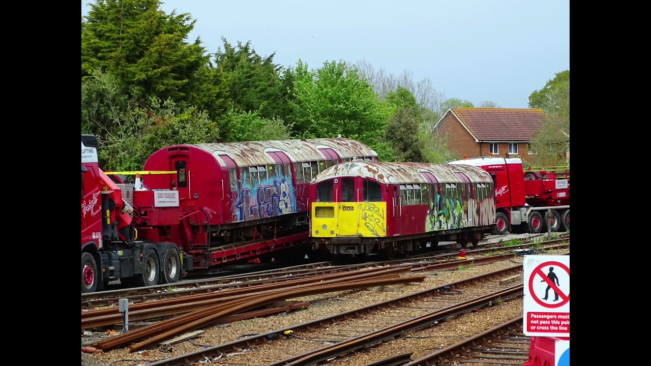 483-004 leaves Island Line for the final time
