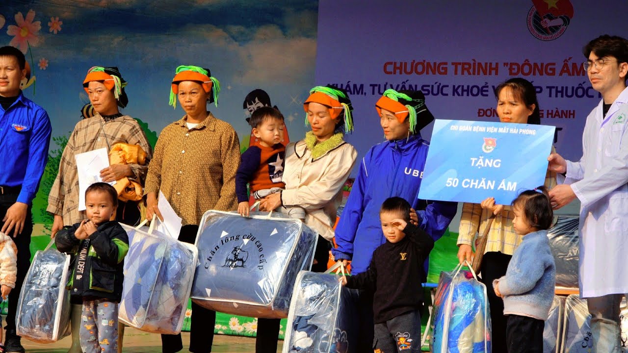 Year-end warmth: Gifts of love from compassionate hearts | Ly Thi Thom