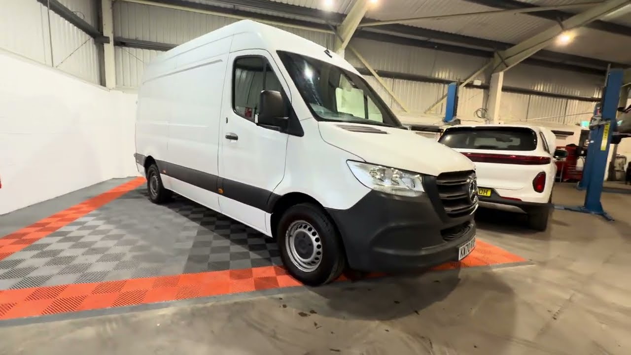 Mercedes-Benz Sprinter 2.0 315 CDI Progressive G-Tronic RWD L2 H2 Euro 6 (s/s) 5dr