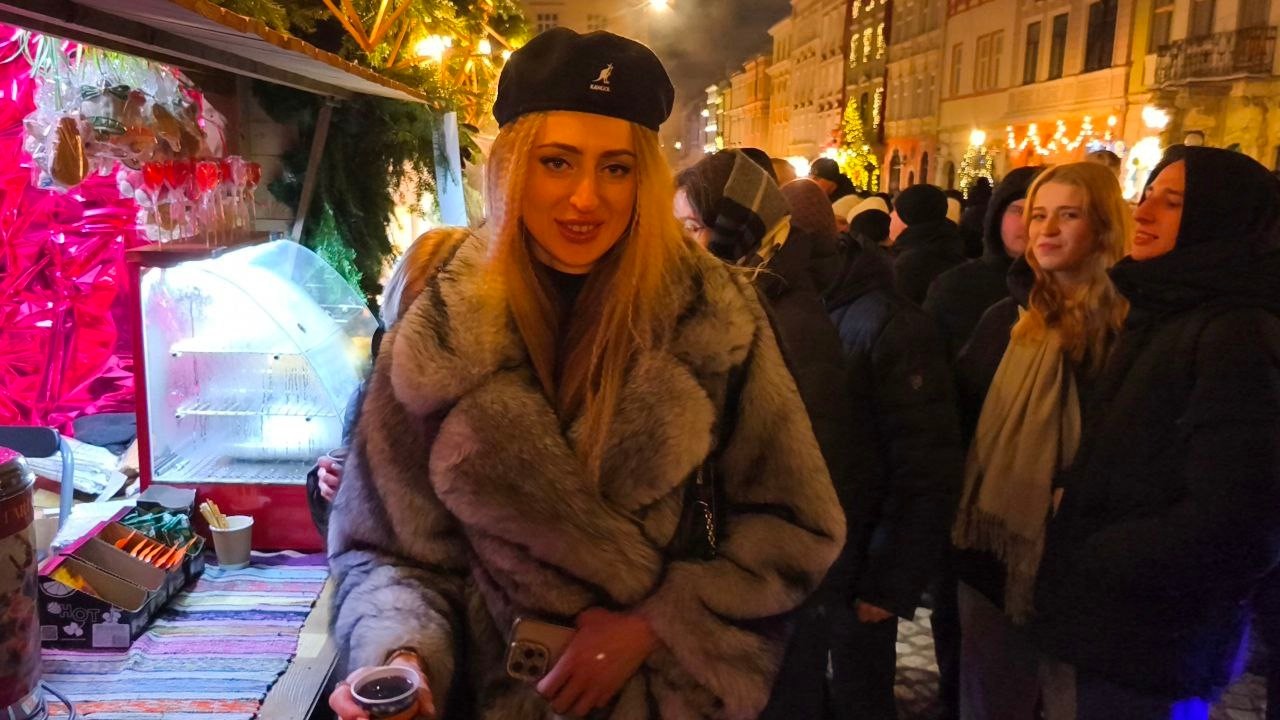 Таких заторів у центрі Львова Ви не бачили багато років! Снігопад і два Різдвяних ярмарки
